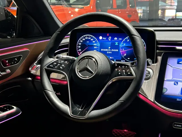 Mercedes-Benz E-Class — Фото автомобиля 24