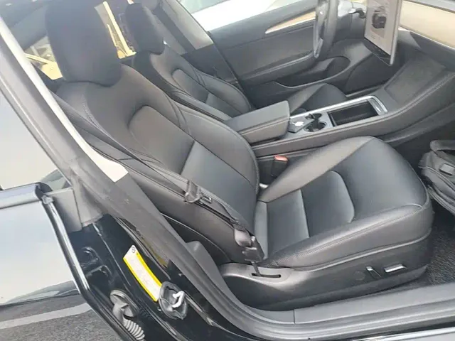 Tesla Model 3 — Фото автомобиля 24