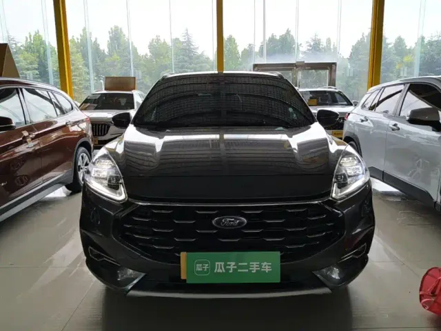 Ford Escape — Фото автомобиля 2