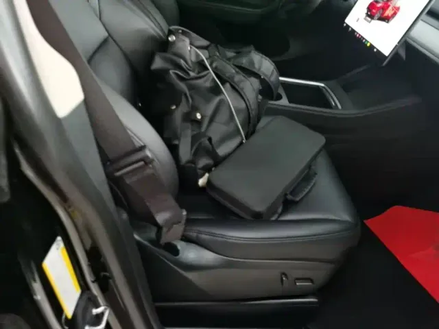 Tesla Model Y — Фото автомобиля 24