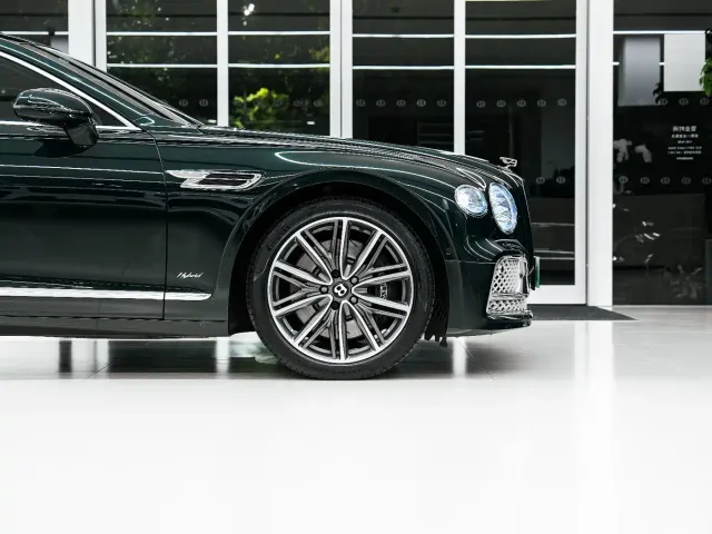 Bentley Flying Spur — Фото автомобиля 7