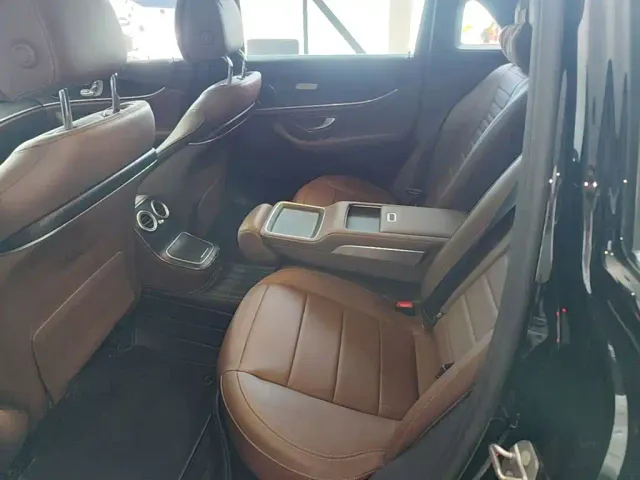 Mercedes-Benz E-Class — Фото автомобиля 16