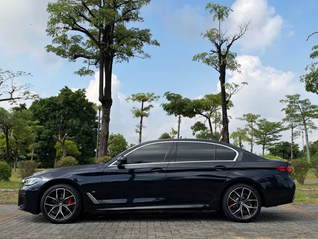BMW 5 Series — Фото автомобиля 24