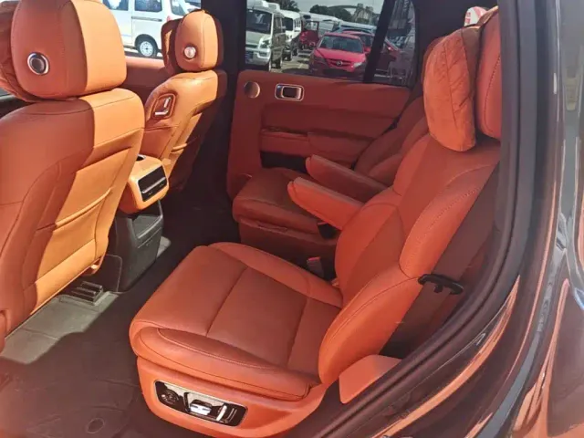 Li Auto L8 — Фото автомобиля 16