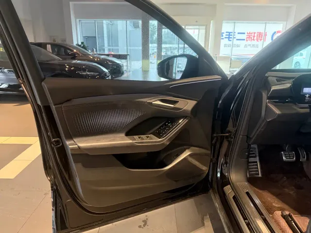 Audi Q6L e-tron — Фото автомобиля 17