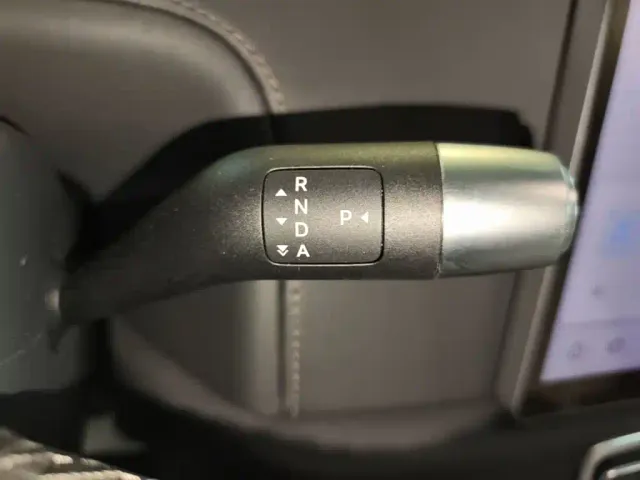 Li Auto L8 — Фото автомобиля 13