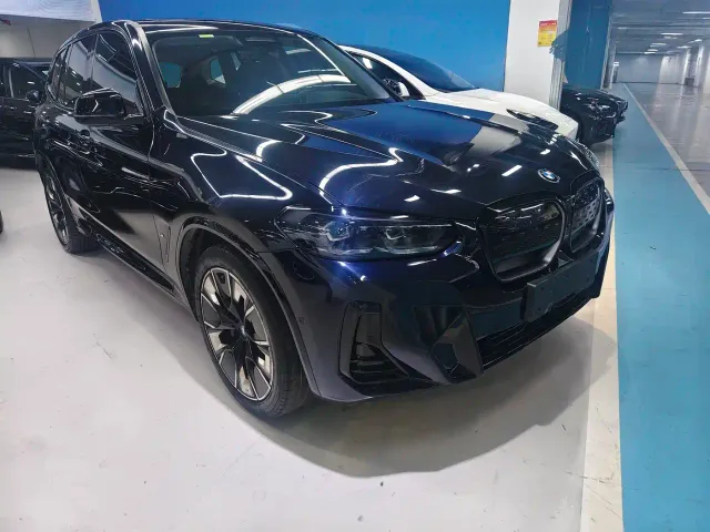 BMW iX3 — Фото автомобиля 2