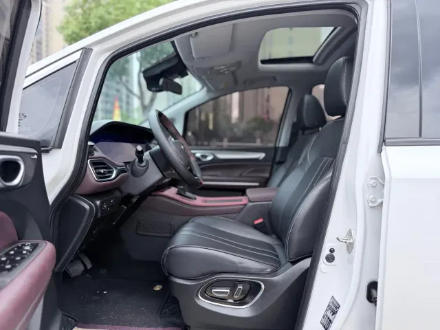 GAC Trumpchi M6 — Фото автомобиля 9