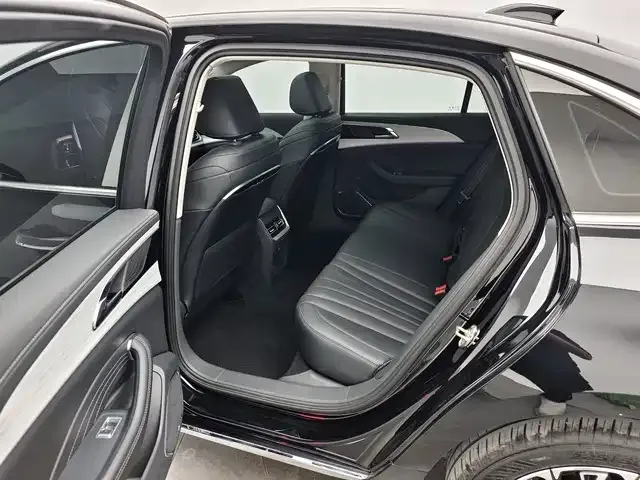 Hongqi H5 — Фото автомобиля 12