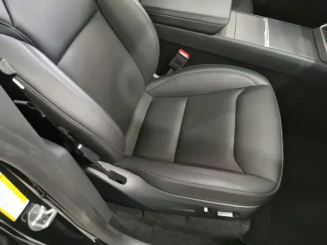 Tesla Model Y — Фото автомобиля 24