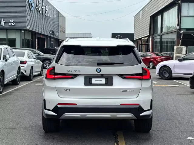 BMW X1 — Фото автомобиля 11