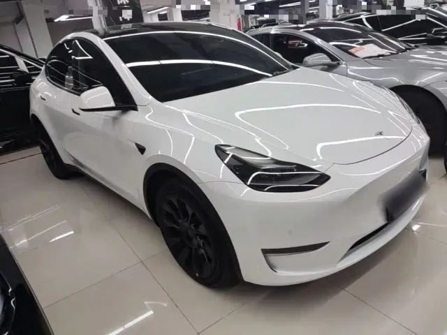 Tesla Model Y — Фото автомобиля 3