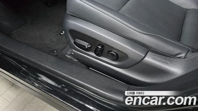 Lexus UX — Фото автомобиля 30
