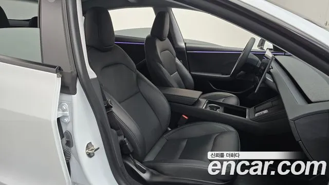 Tesla Model 3 — Фото автомобиля 16