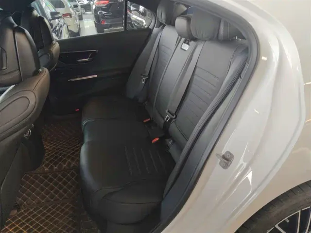 Mercedes-Benz C-Class — Фото автомобиля 12