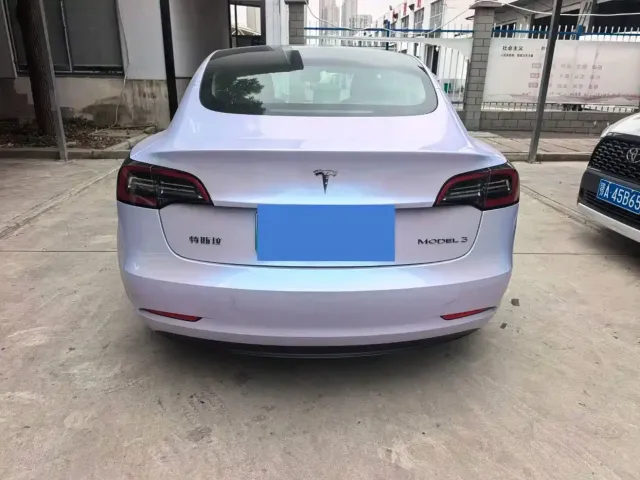 Tesla Model 3 — Фото автомобиля 14