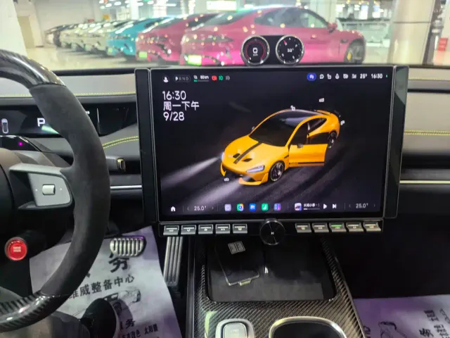Xiaomi SU7 Ultra — Фото автомобиля 13