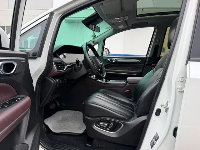 GAC Trumpchi M6 — Фото автомобиля 13