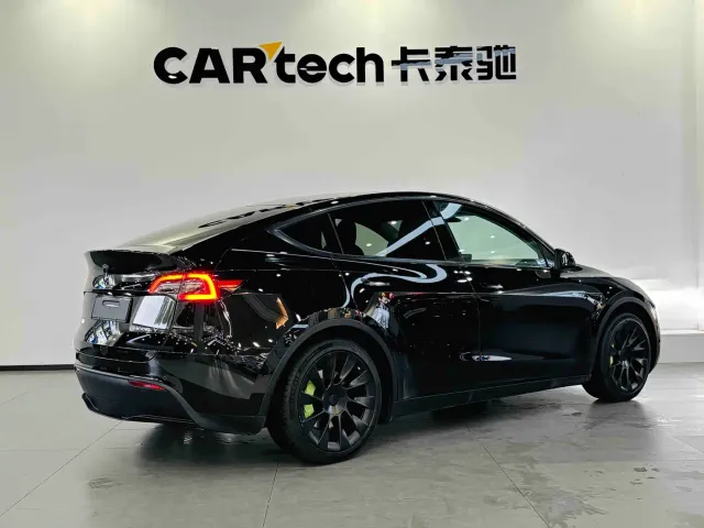 Tesla Model Y — Фото автомобиля 27