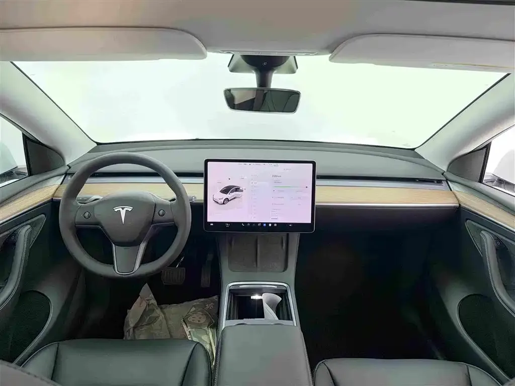 Tesla Model Y 2022 Facelift Rear-Wheel Drive Version — Фото автомобиля 5