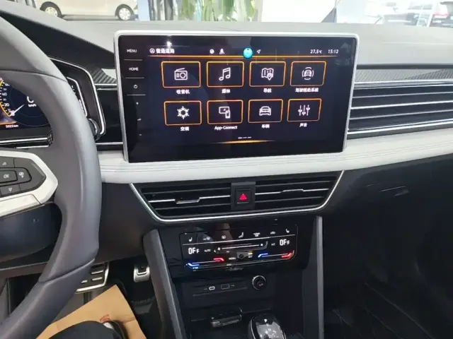 Volkswagen Tiguan L — Фото автомобиля 12