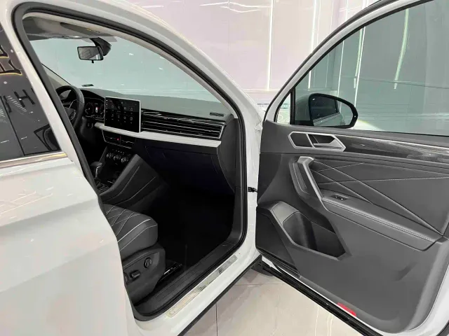 Volkswagen Tiguan L — Фото автомобиля 17