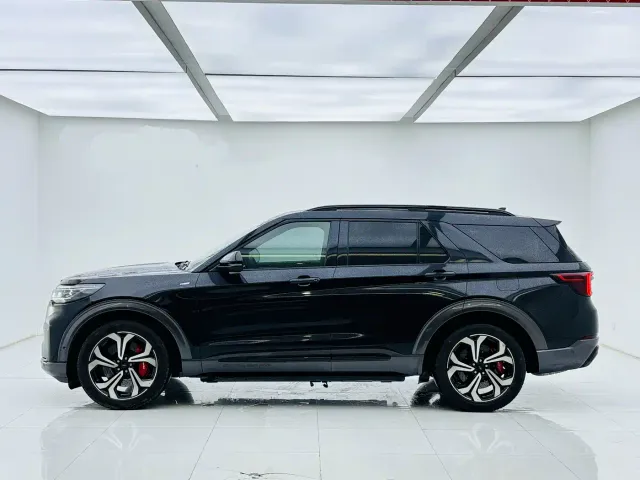 Ford Explorer — Фото автомобиля 4
