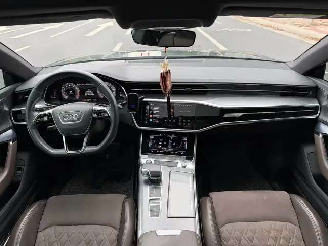 Audi A7L — Фото автомобиля 5
