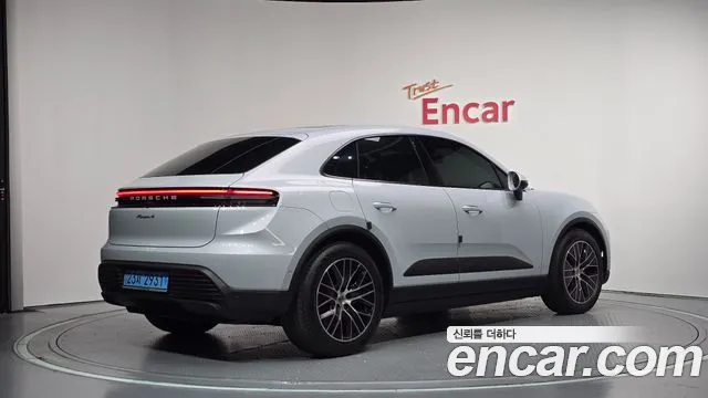 Porsche Macan Electric — Фото автомобиля 2