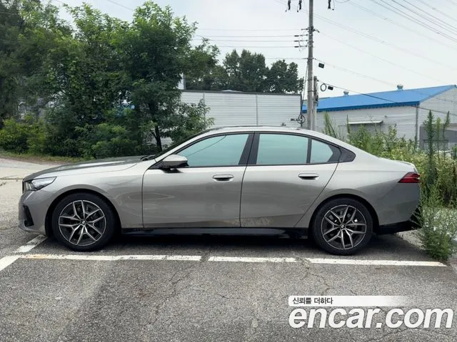 BMW 5 Series G60 — Фото автомобиля 3