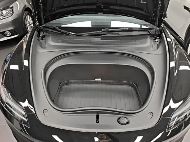 Tesla Model 3 — Фото автомобиля 19