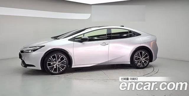 Toyota Prius Generation 5 — Фото автомобиля 5