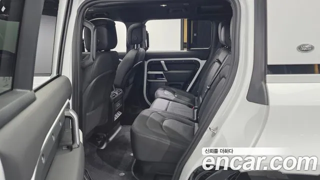 Land Rover Defender Defender (L663) 110 P300 X-Dynamic SE — Фото автомобиля 11