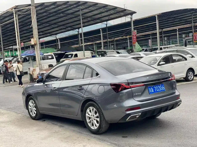 Roewe i5 — Фото автомобиля 6