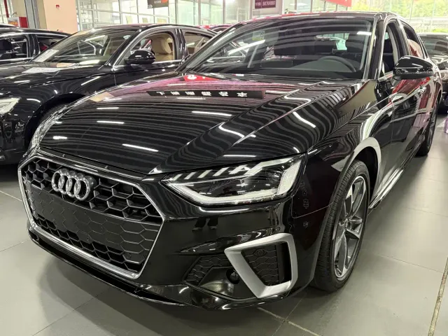 Фотография автомобиля — Audi A4L