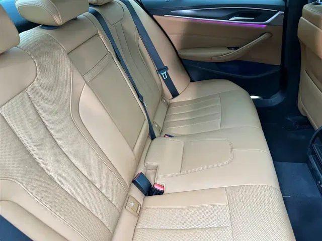 BMW 5 Series — Фото автомобиля 10