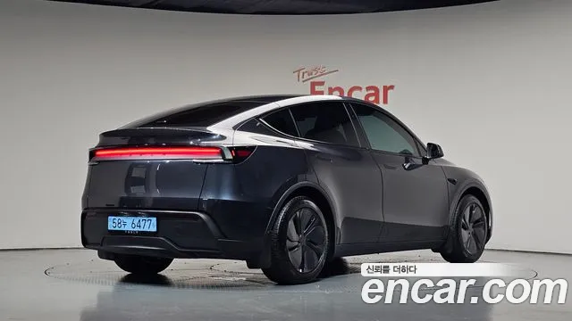Tesla Model Y — Фото автомобиля 2