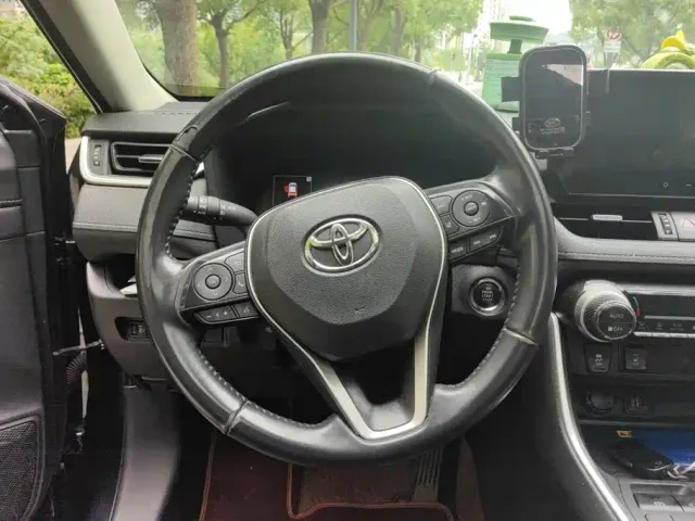 Toyota RAV4 — Фото автомобиля 15