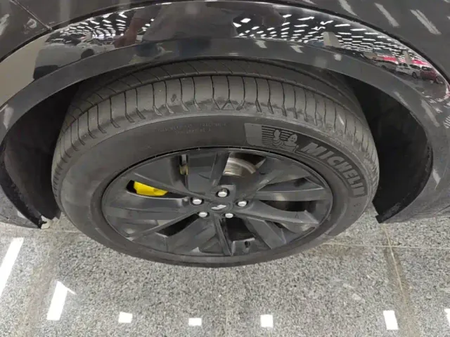 Li Auto L7 — Фото автомобиля 22