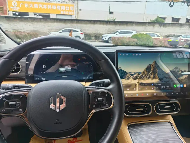 Leapmotor C11 — Фото автомобиля 10