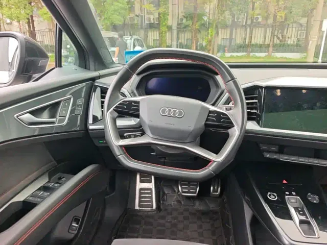 Audi Q5 e-tron — Фото автомобиля 14