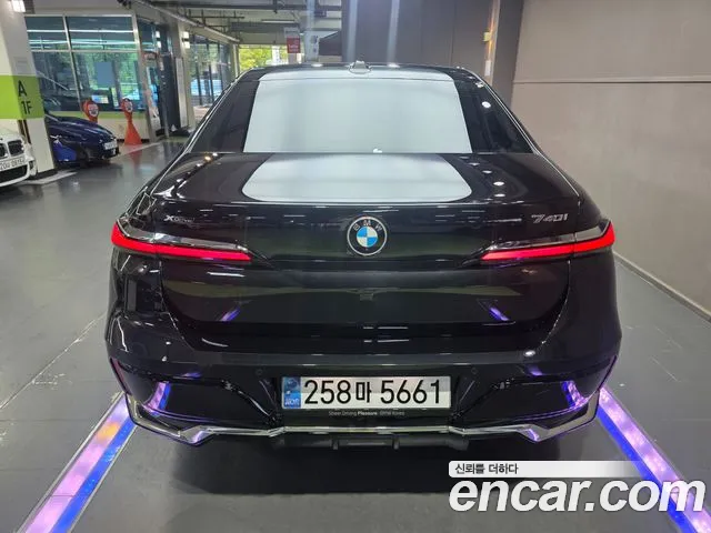 BMW 7-Series 7 серия (G70) 740i xDrive M Sport — Фото автомобиля 4