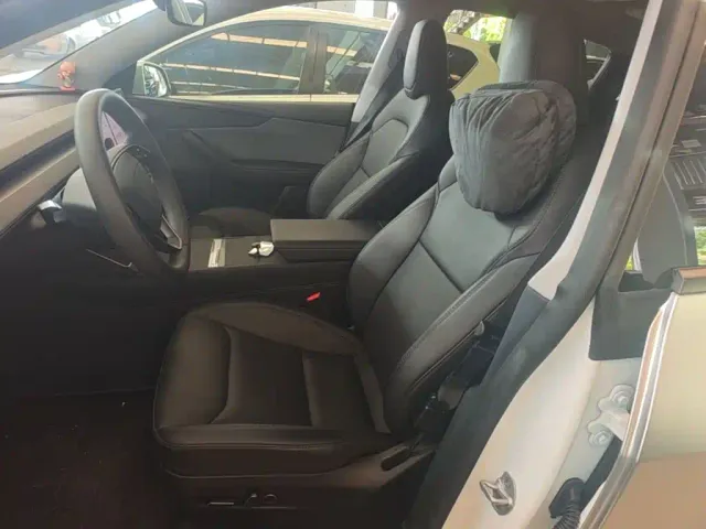 Tesla Model Y — Фото автомобиля 14