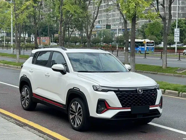 Changan CS35 Plus — Фото автомобиля 3