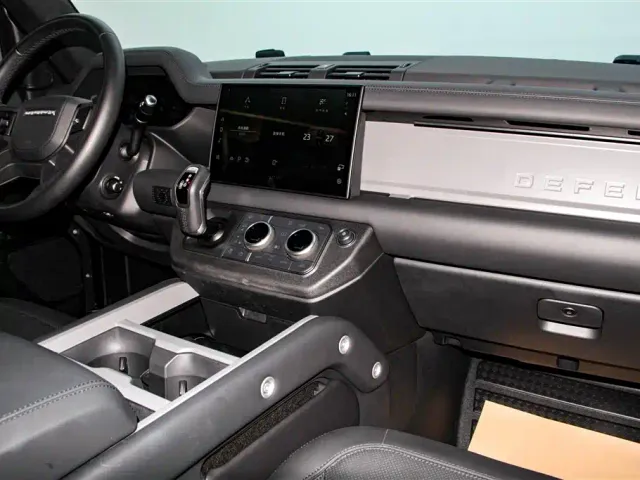 Land Rover Defender — Фото автомобиля 23