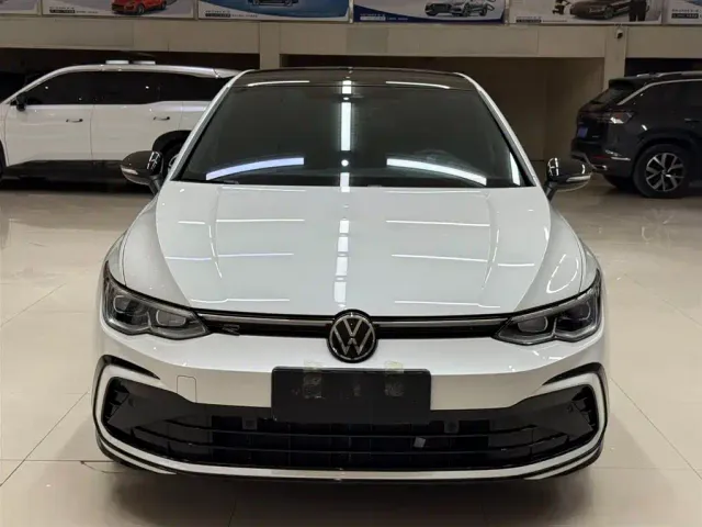 Volkswagen Golf — Фото автомобиля 2