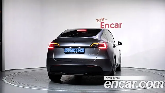 Tesla Model Y — Фото автомобиля 4