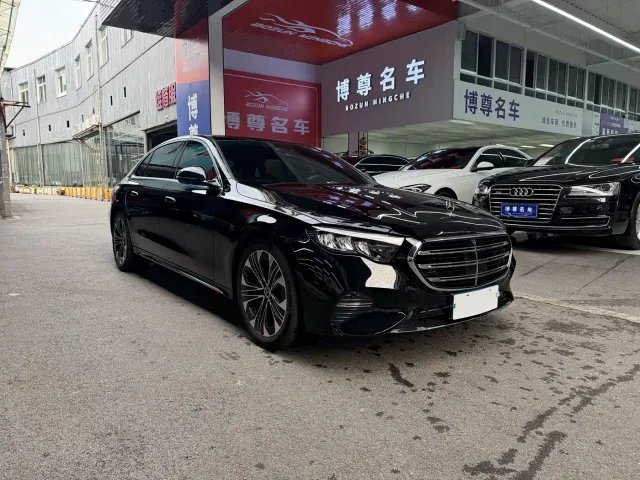 Mercedes-Benz E-Class — Фото автомобиля 3