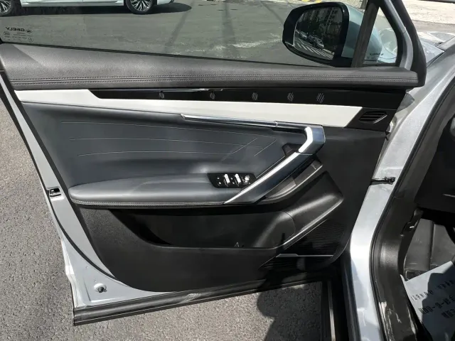 Geely Boyue L — Фото автомобиля 9