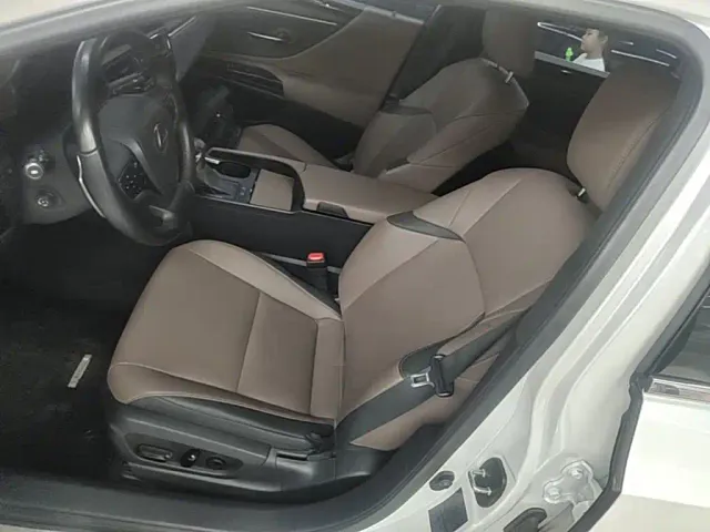 Lexus ES — Фото автомобиля 14